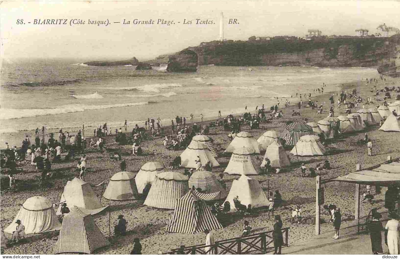 64 - Biarritz - La Grande Plage - Les Tentes - Animée - Scènes De Plage - CPA - Voir Scans Recto-Verso - Biarritz