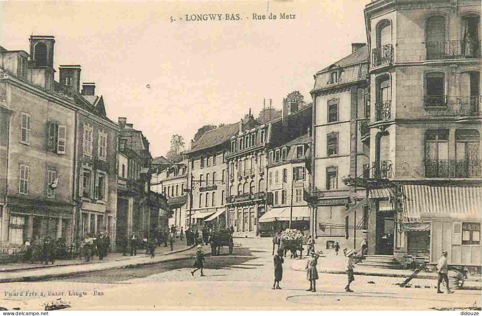 54 - Longwy Bas - Rue De Metz - Animée - CPA - Voir Scans Recto-Verso - Longwy