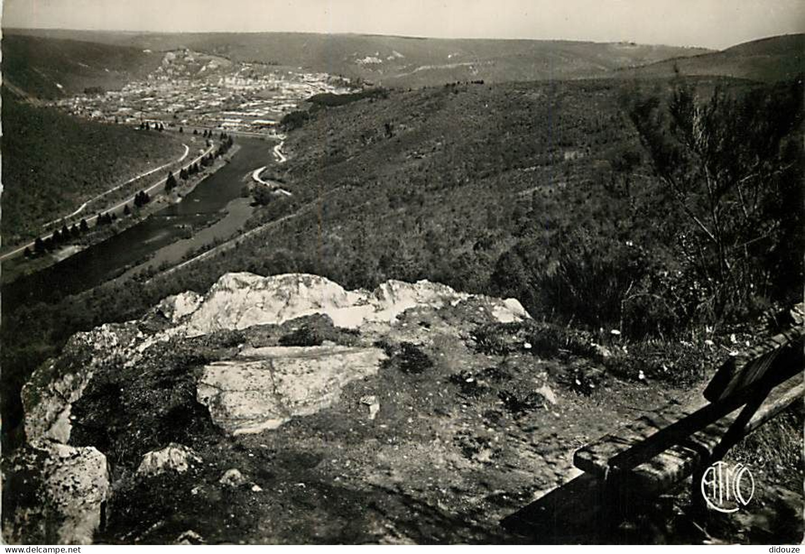 08 - Monthermé - Roche De Roma - Vue Sur Monthermé - Carte Dentelée - CPSM Grand Format - Voir Scans Recto-Verso - Montherme