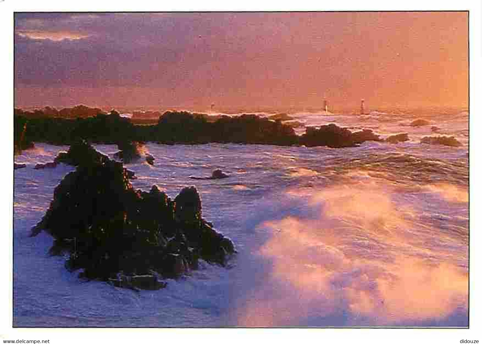 29 - Ile D'Ouessant - Un Jour De Tempête - Effet De Vagues - Coucher De Soleil - Voir Scans Recto Verso  - Ouessant