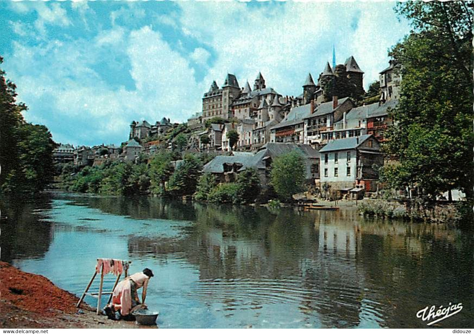 19 - Uzerche - Vue Générale - Laveuse à La Rivière - Carte Neuve - CPM - Voir Scans Recto-Verso - Uzerche