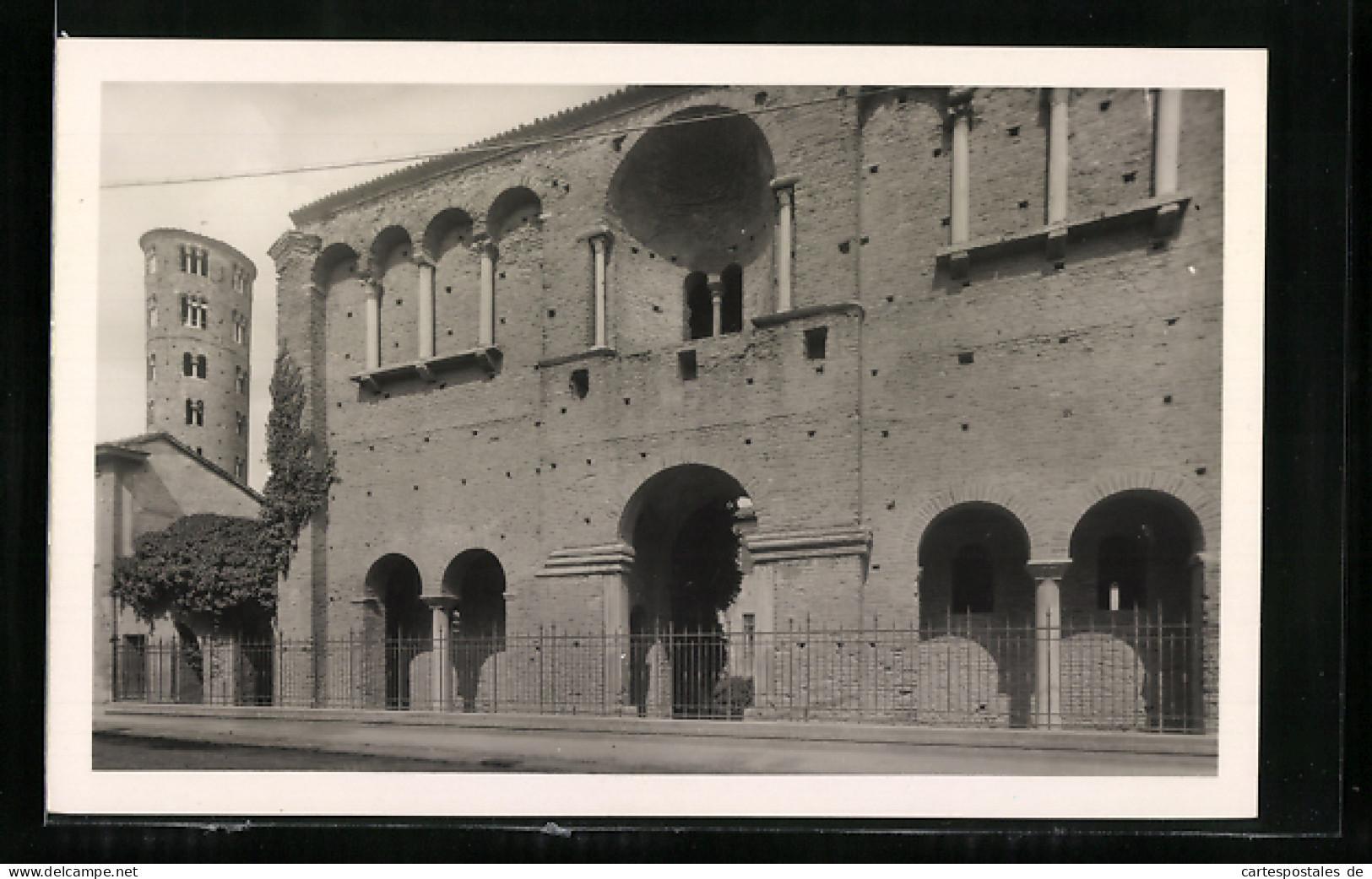 Cartolina Ravenna, Fronte Della Reggia Ad Calchi, Detto Palazzo Di Teodorico  - Ravenna