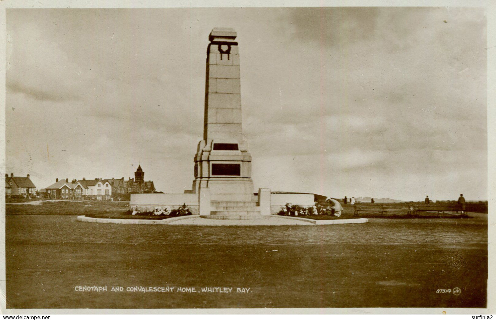 TYNE And WEAR - WHITLEY BAY - CENOTAPH AND CONVALESCENT HOME RP  T492 - Autres & Non Classés