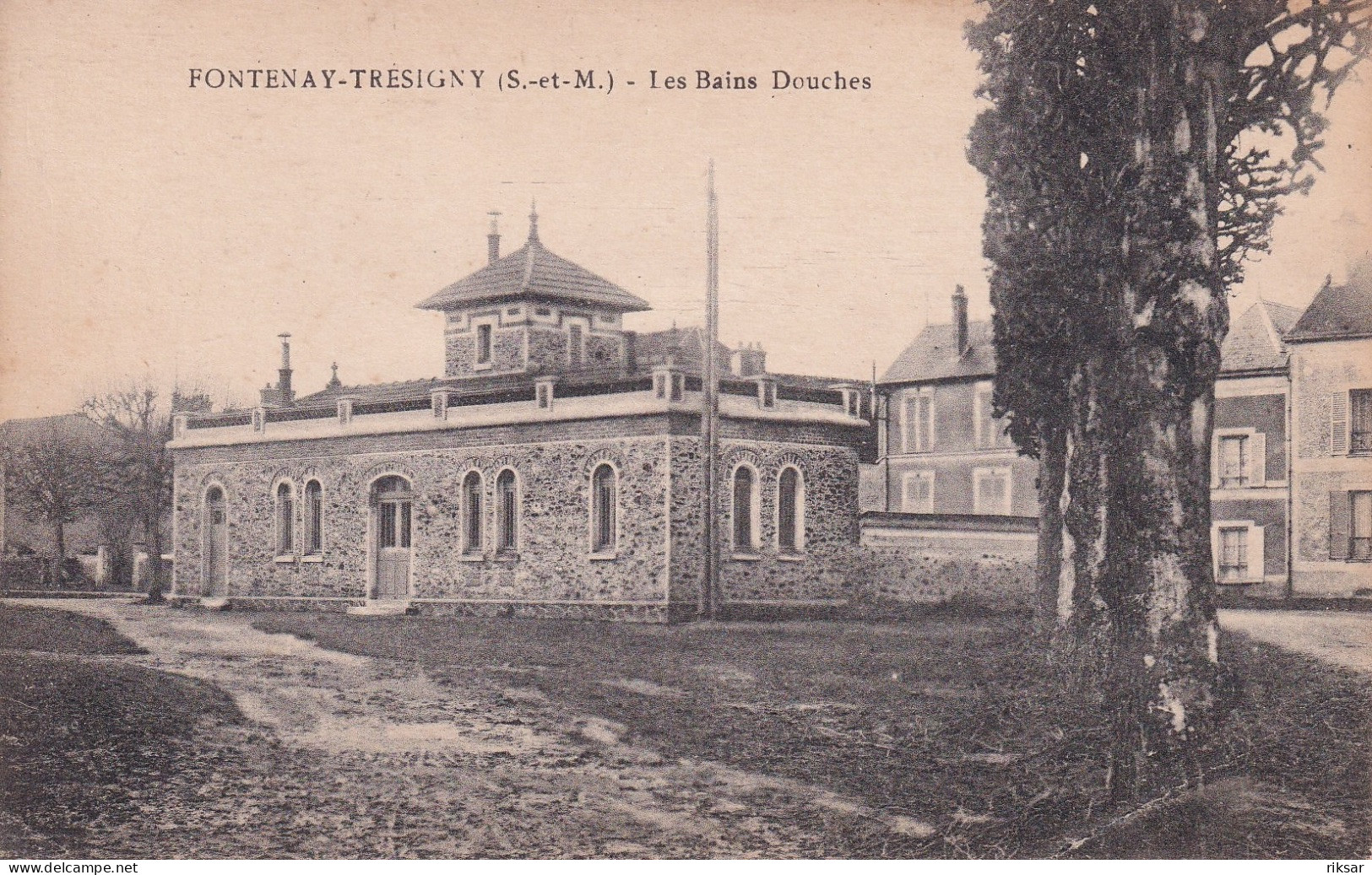 FONTENAY TRESIGNY(LES BAINS DOUCHES) - Fontenay Tresigny