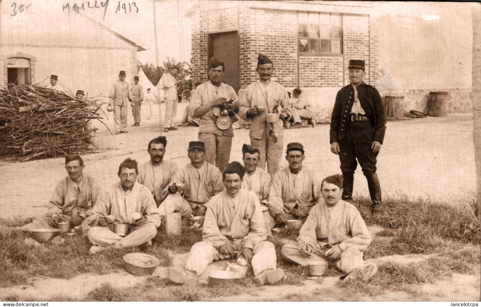 10 - MAILLY LE CAMP / CARTE PHOTO 1913 - LA SOUPE - Mailly-le-Camp