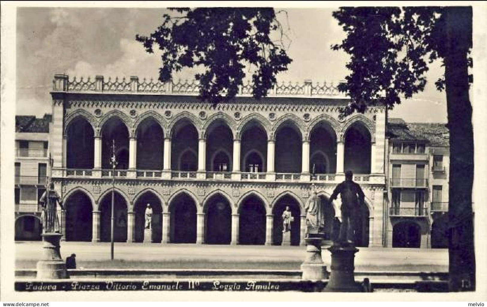 1933-cartolina Foto Padova Piazza Vittorio Emanuele II Loggia Amulea Affrancata  - Padova