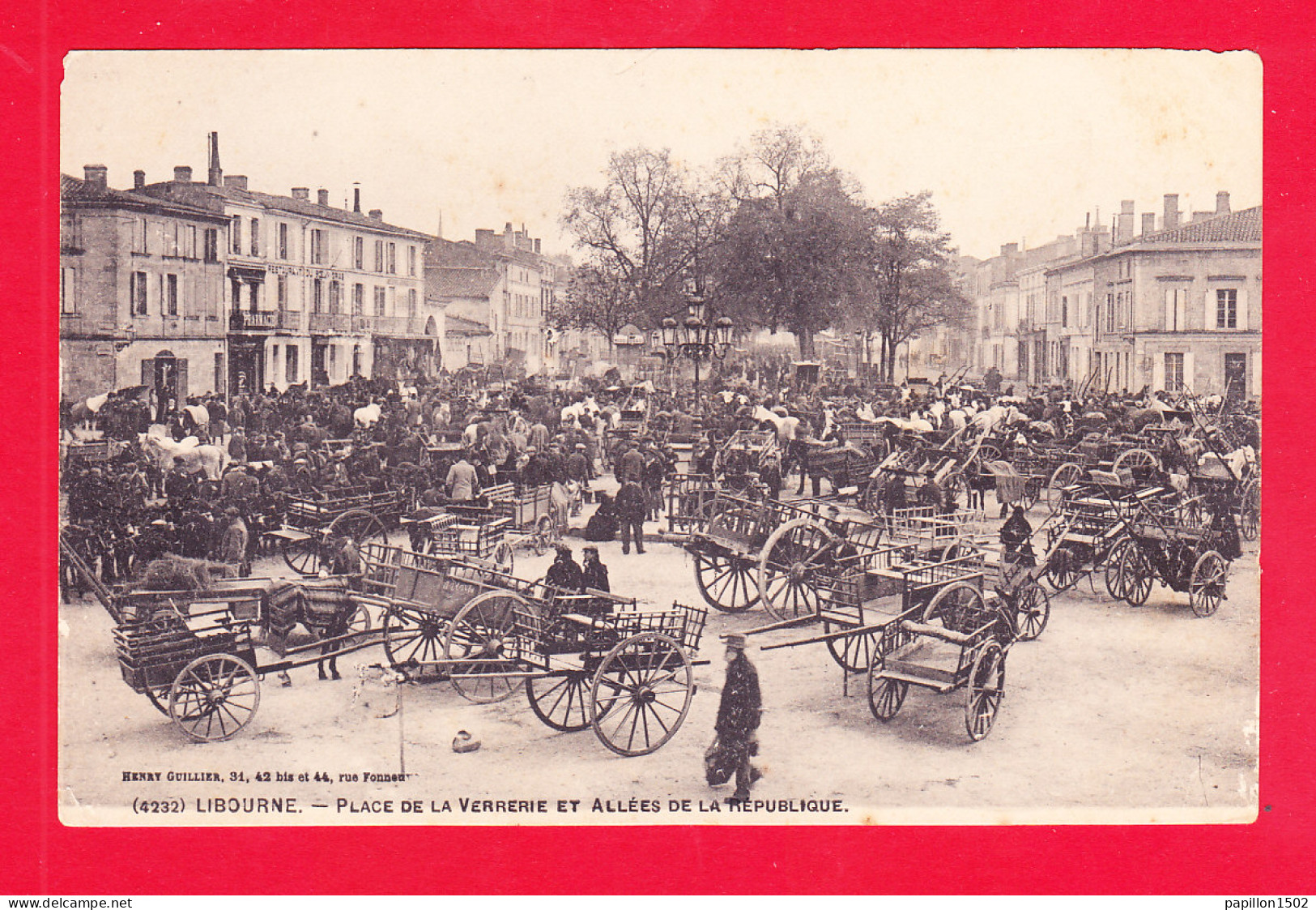 F-33-Libourne-52A86  La Place De La Verrerie Et Les Allées De La République, Jour De Marché, Cpa  - Libourne