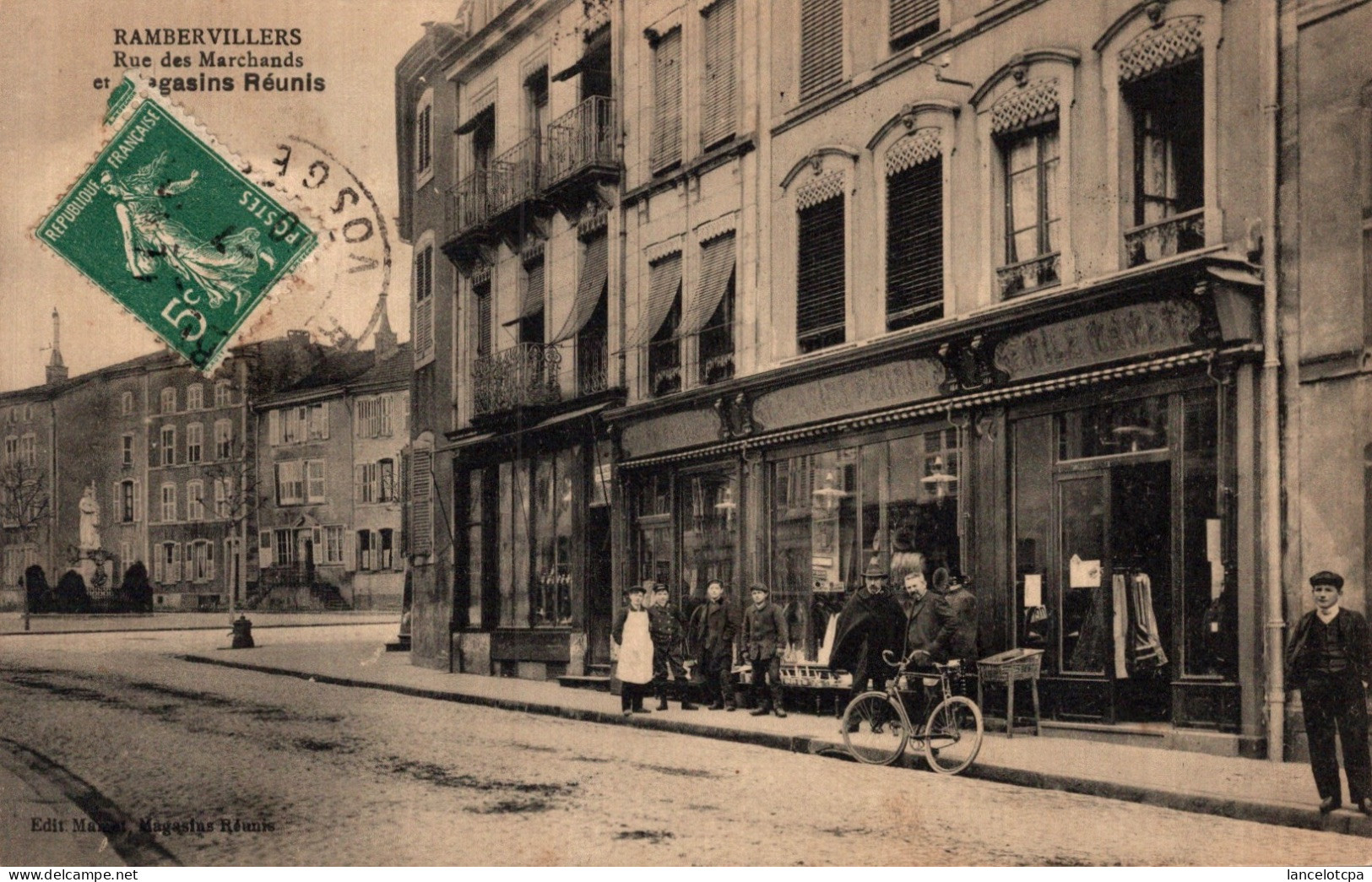 88 - RAMBERVILLERS / RUE DES MARCHANDS ET MAGASINS REUNIS - Rambervillers