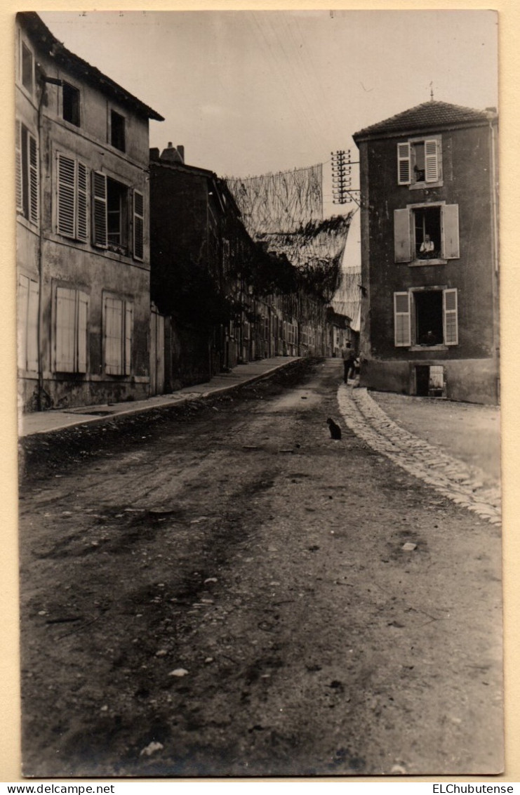 Cpa Photo Animée Soldats Allemands Immeubles Rue Avec Filets De Camouflage - Saint Mihiel Meuse Guerre 14-18 WW1 - Saint Mihiel