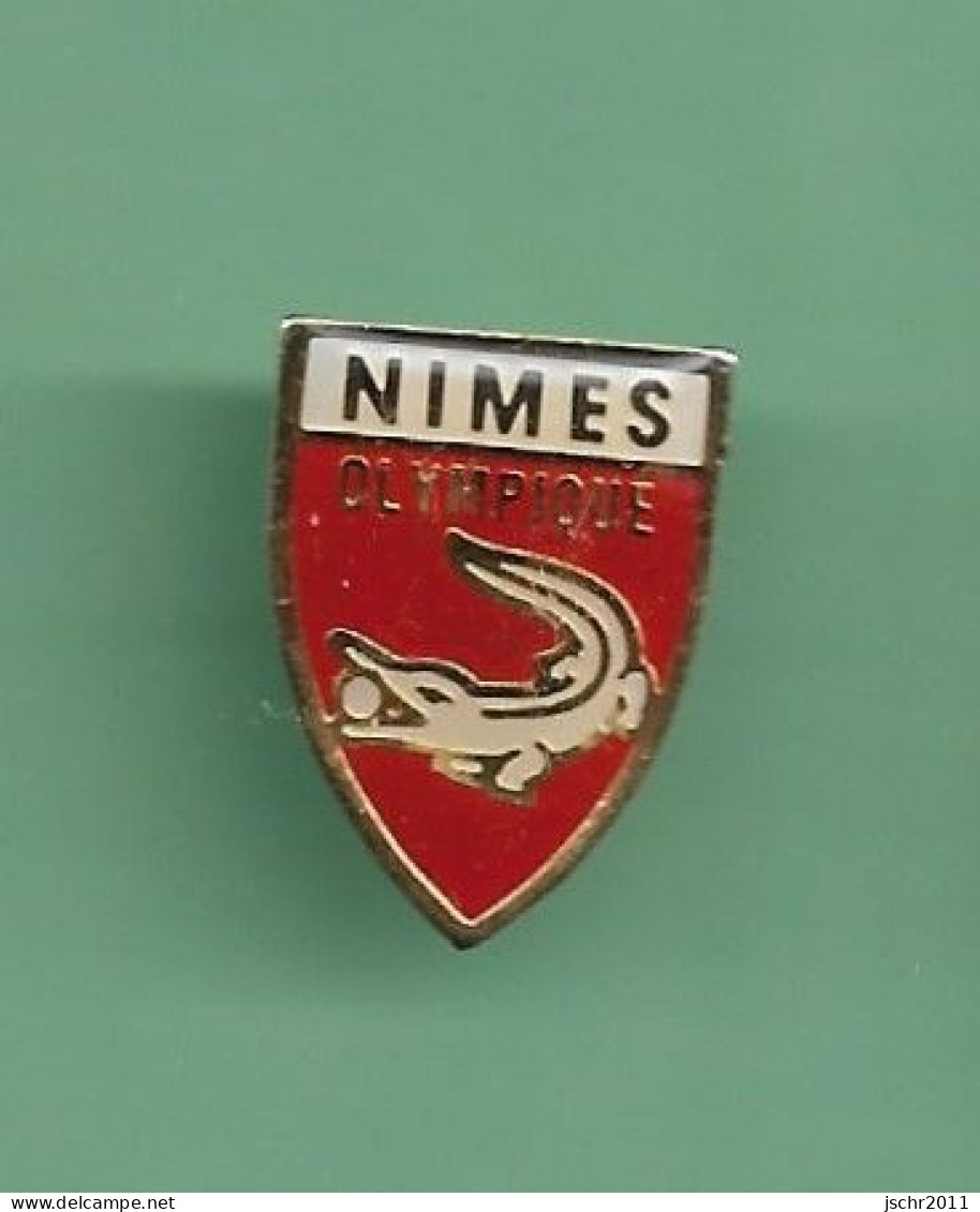 Pin's *** FOOT  - NIMES OLYMPIQUE N°5 *** WW04 - Calcio