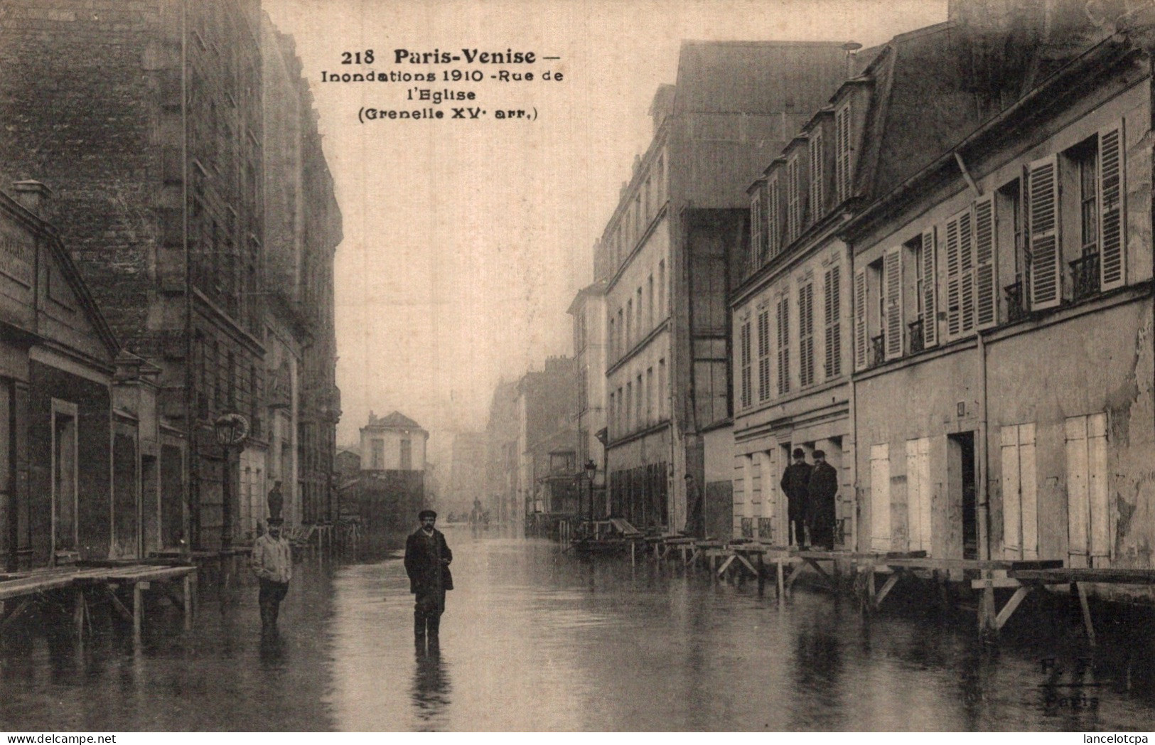 75 - PARIS VENISE - INONDATIONS 1910 / RUE DE L'EGLISE - GRENELLE 15è - De Overstroming Van 1910