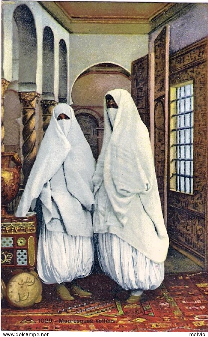 1930circa-Algeria Cartolina "Mauresques Voilees" - Autres & Non Classés
