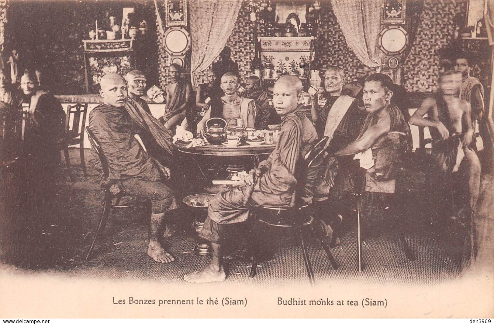 Thaïlande - SIAM - Les Bonzes Prennent Le Thé - Budhist Monks At Tea - Moines Bouddhistes - Ecrit 1932 (2 Scans) - Tailandia