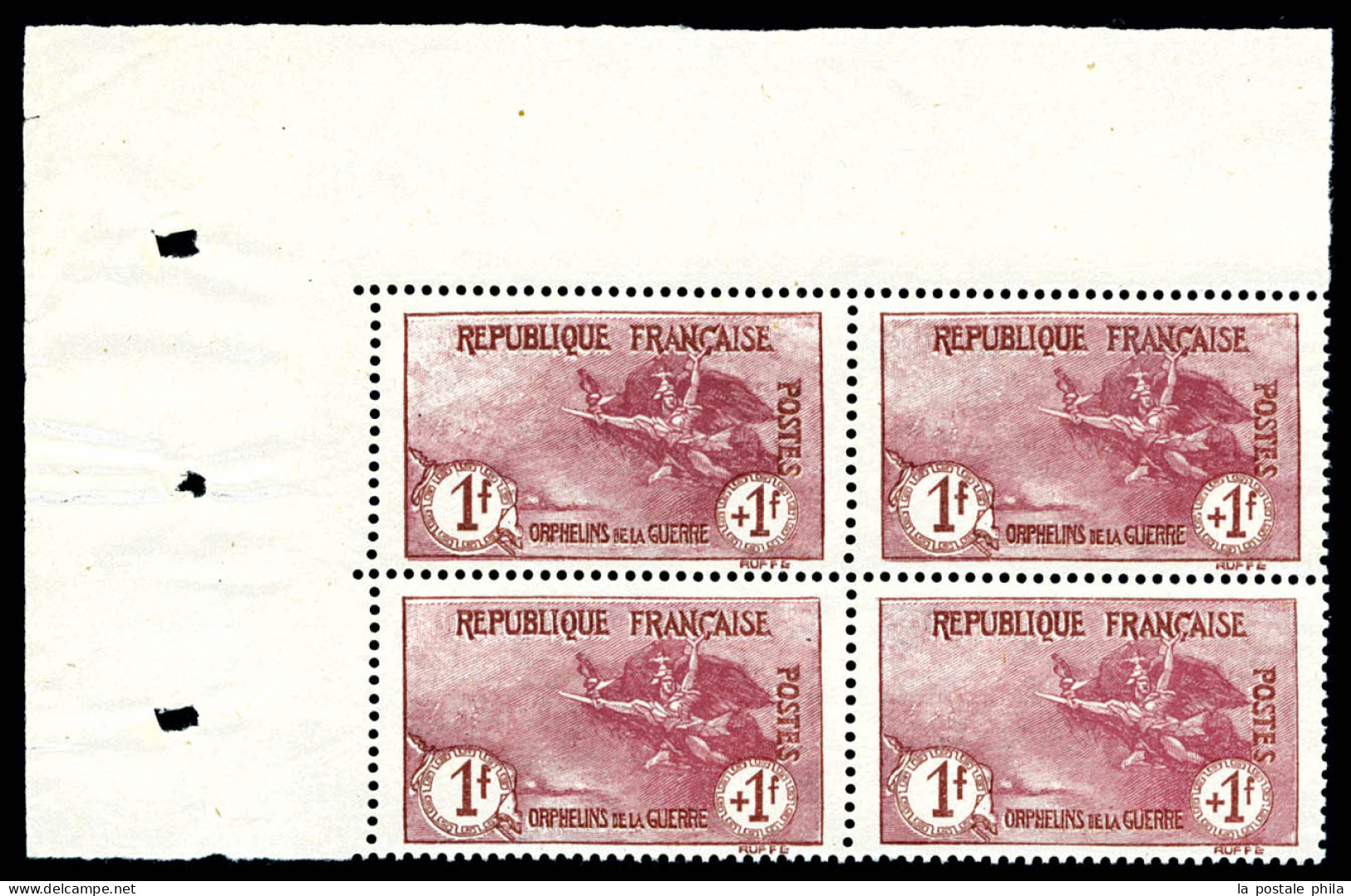 ** N°154, Orphelins, 1F +1F Carmin En Bloc De Quatre Coin De Feuille, Très Bon Centrage, SUPERBE. R.R (certificat)  Qual - Unused Stamps