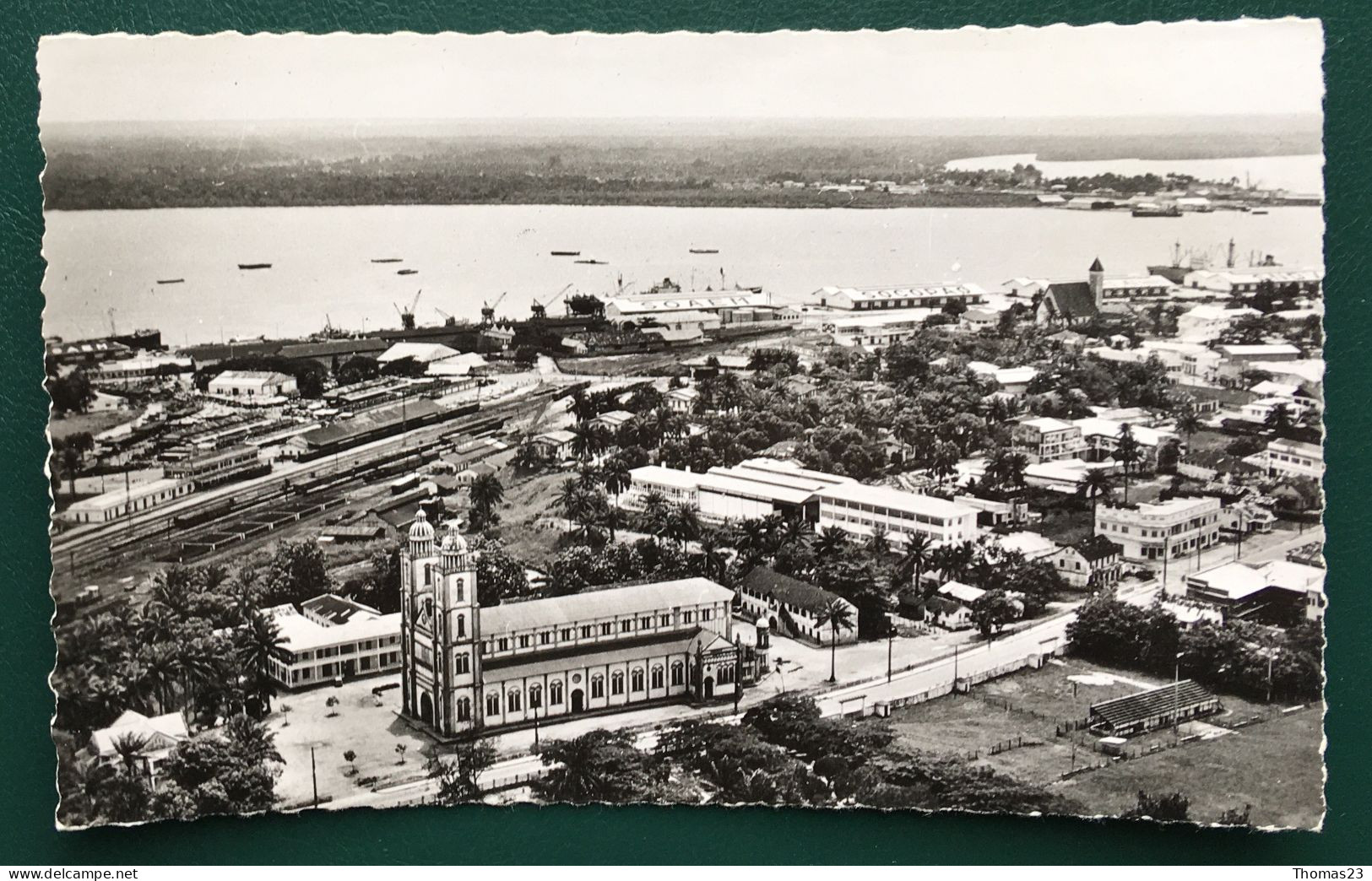 Douala, Vue Aérienne, La Cathédrale, Lib "Au Messager", N° 1541 - Cameroon