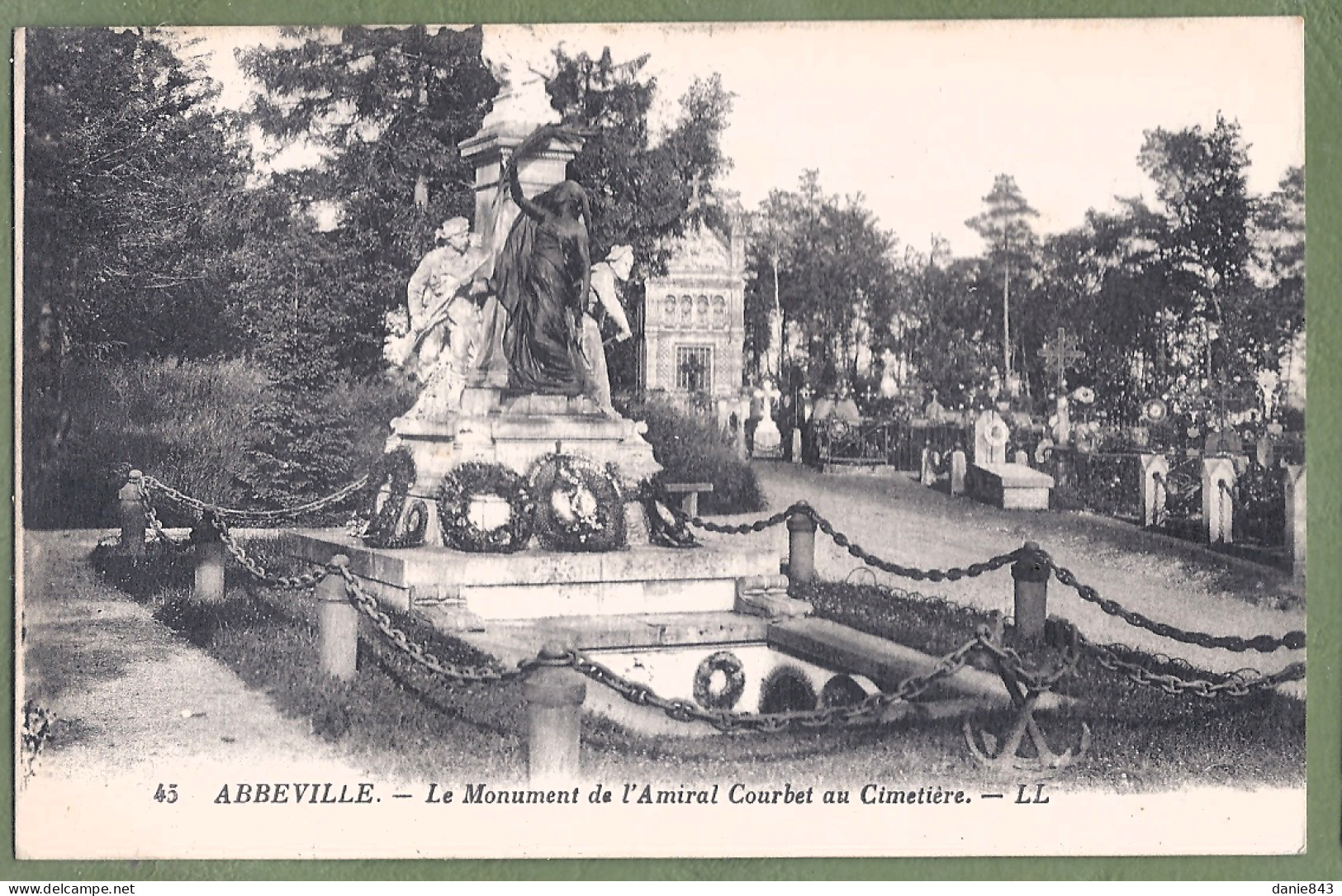 CPA - SOMME - ABBEVILLE - LE MONUMENT DE L'AMIRAL COURBET AU CIMETIERE - Abbeville