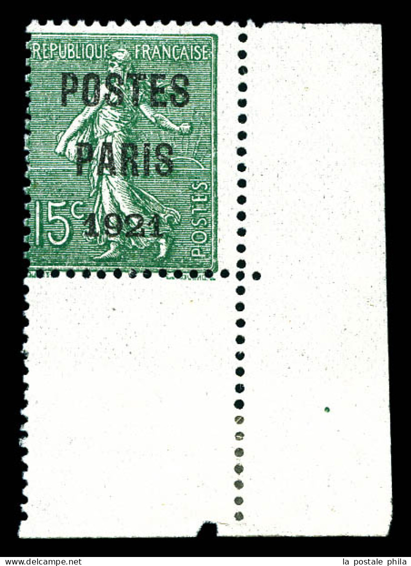 ** N°28, 15c Vert-olive Surchargé 'POSTES PARIS 1921' Coin De Feuille, Frais, SUP. R.R. (certificat)  Qualité: **  Cote: - 1893-1947