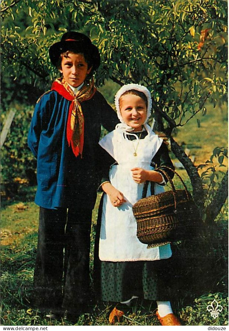 Folklore - Auvergne - Groupe Folklorique Les Enfants De L'Auvergne De Clermont-Ferrand - Couple D'enfants - CPM - Carte  - Kostums