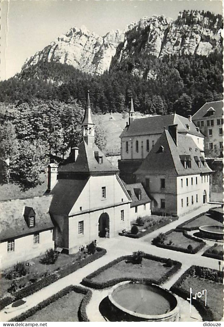 38 - La Grande Chartreuse - Monastère De La Grande Chartreuse - La Cour D'Honneur - Mention Photographie Véritable - Car - Chartreuse