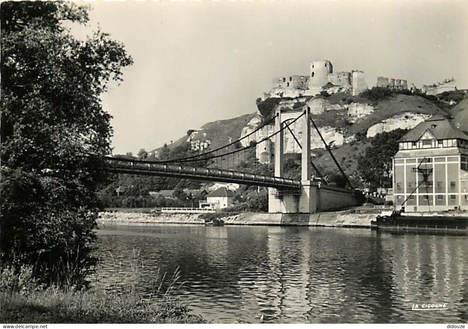 27 - Les Andelys - Le Pont Suspendu Et Le Château Gaillard - Mention Photographie Véritable - Carte Dentelée - CPSM Gran - Les Andelys