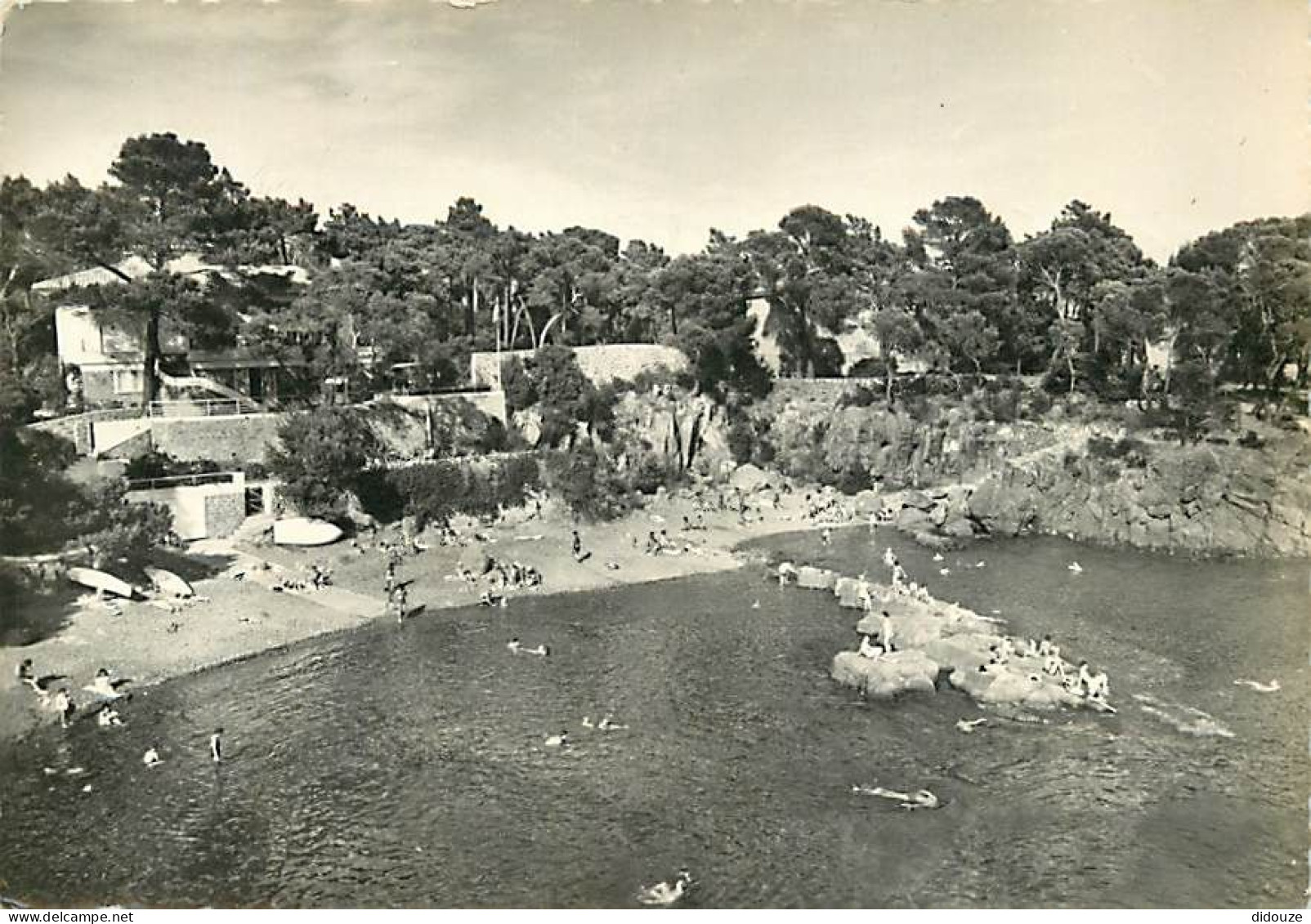 83 - Boulouris - Une Plage à Santa-Lucia - Vue Aérienne - Scènes De Plage - Animée - CPSM Grand Format - Voir Scans Rect - Boulouris