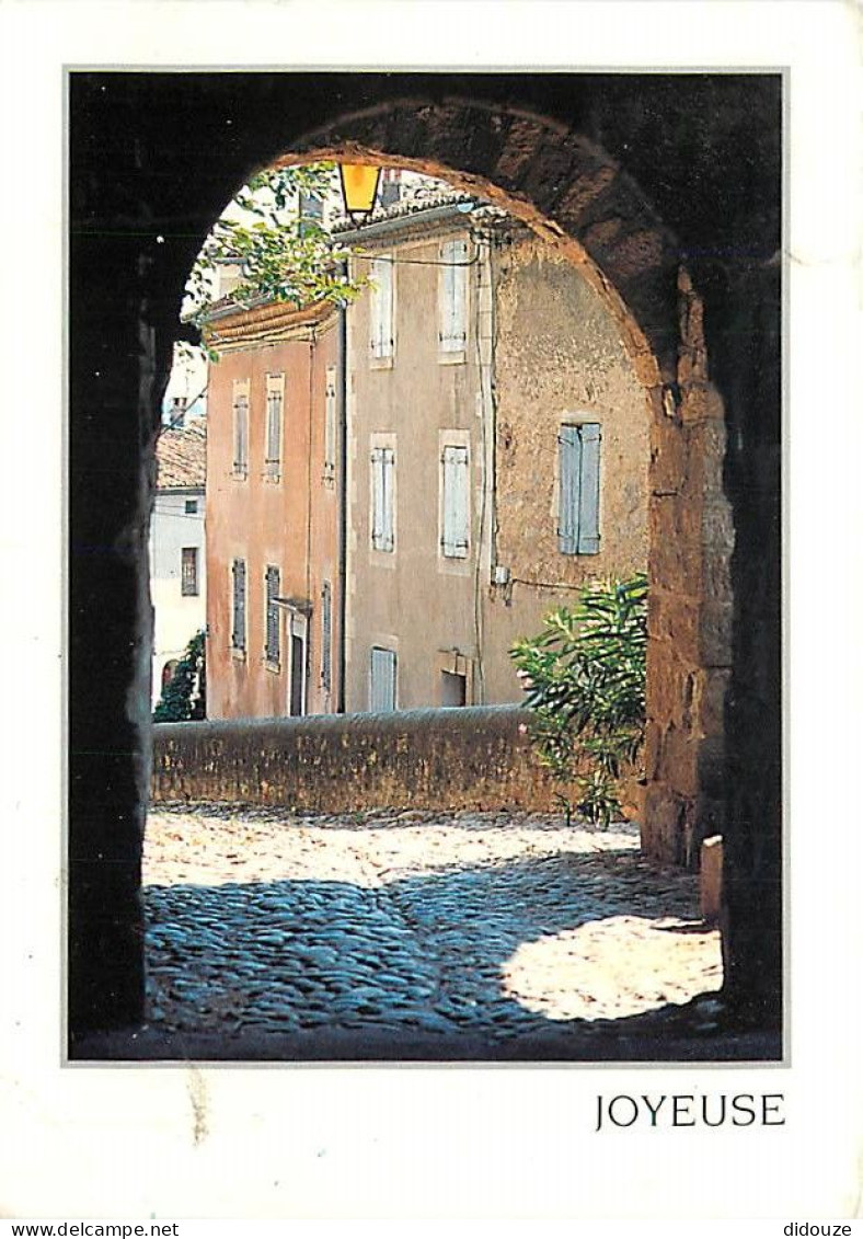 07 - Joyeuse - Vieille Ruelle - CPM - Etat Carte Arrachée Sur 2 Cms Et Pli Visible - Voir Scans Recto-Verso - Joyeuse