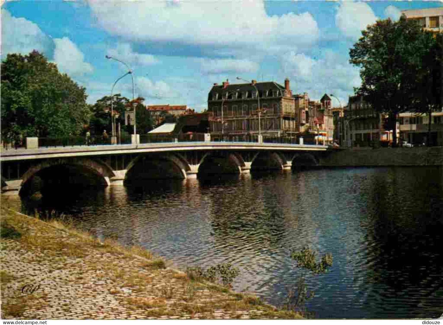 03 - Montluçon - Vue Vers Le Pont - CPM - Voir Scans Recto-Verso - Montlucon