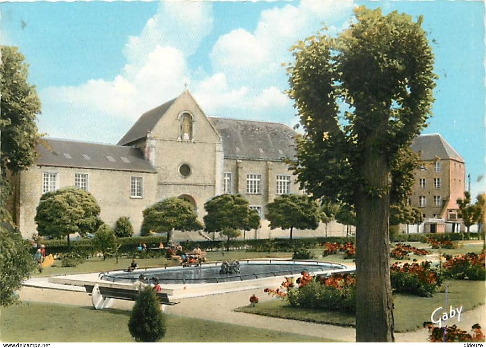 50 - Carentan - Le Square Mac Auliff Et L'Institution Notre-Dame - Carte Dentelée - CPSM Grand Format - Voir Scans Recto - Carentan