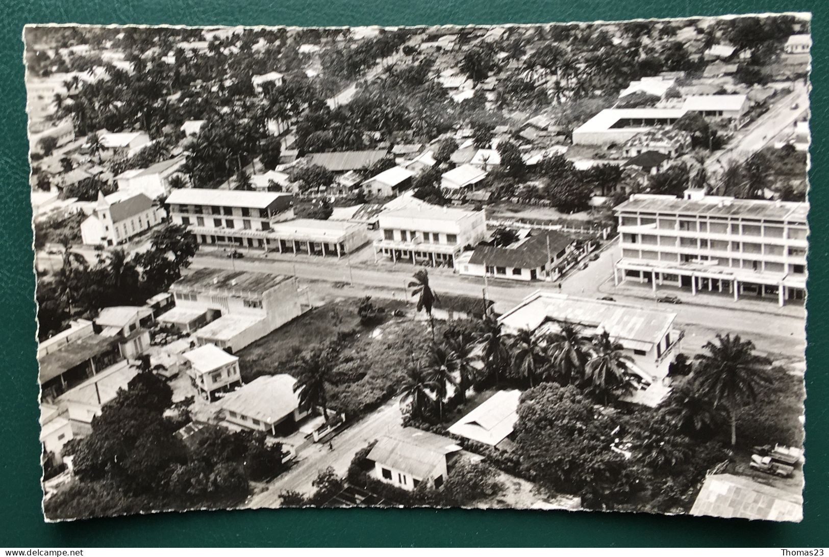 Douala, Avenue R. Poincaré, Lib "Au Messager", N° 1565 - Camerún