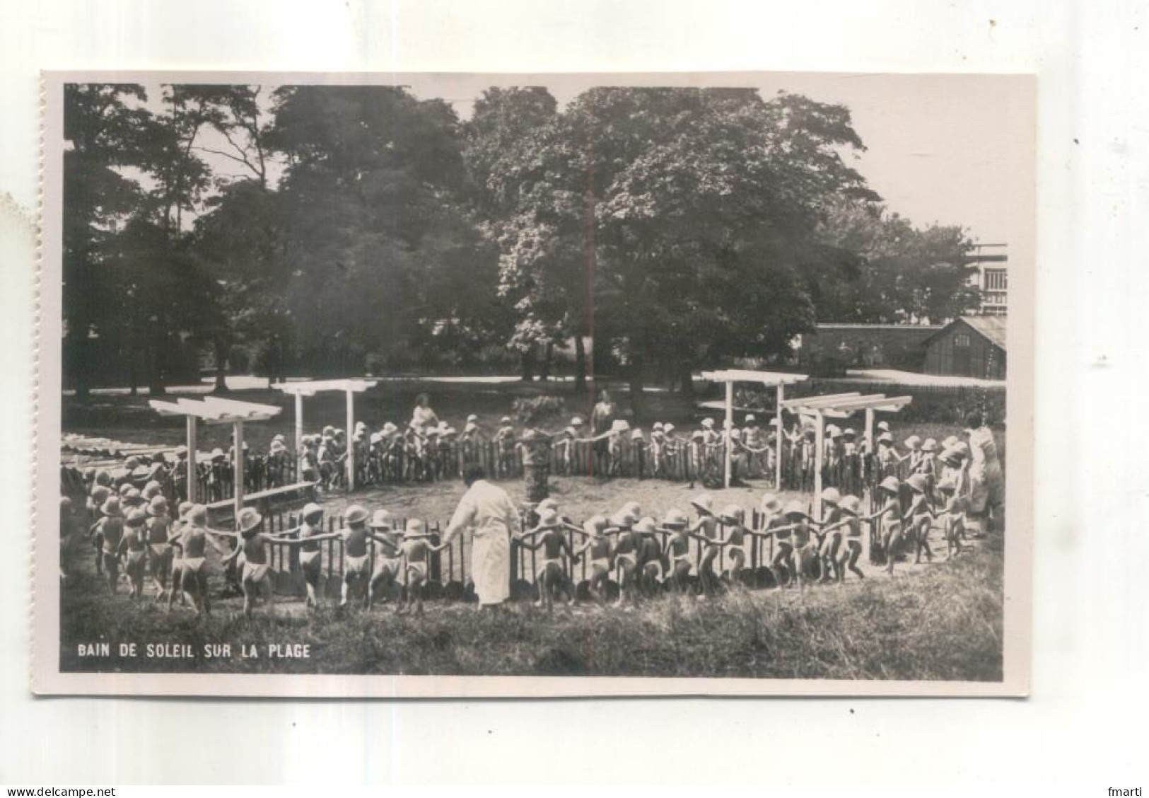 Ecole Maternelle De Plein Air De Pantin, Bain De Soleil Sur La Plage - Pantin