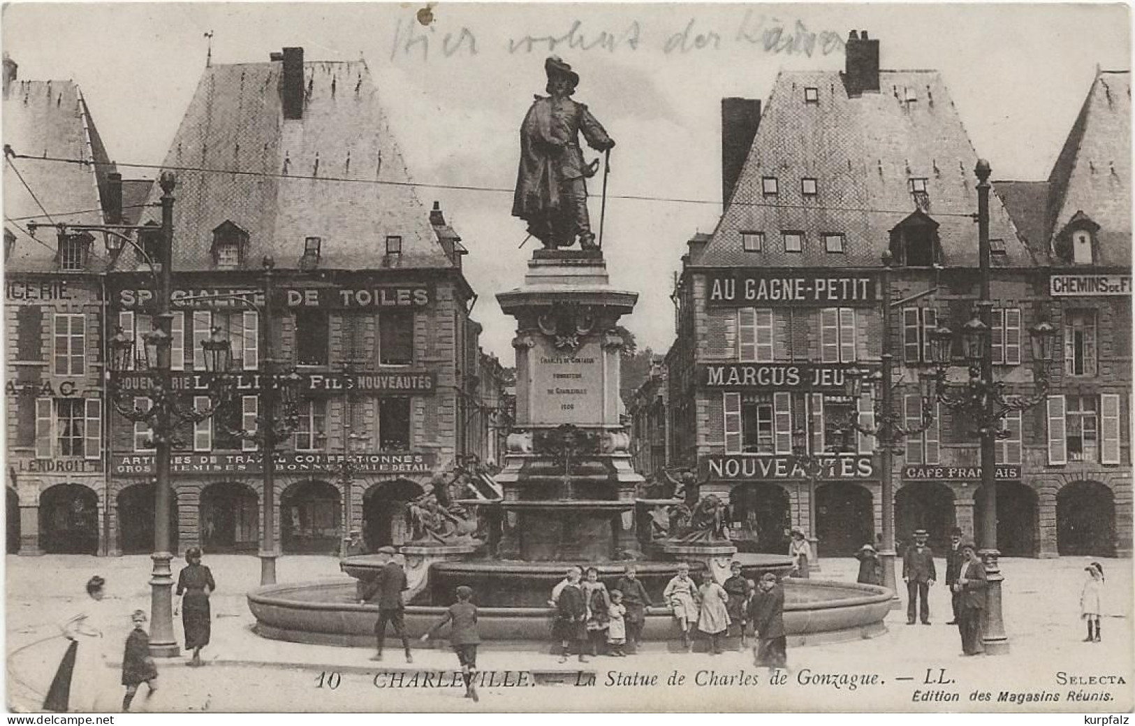 CPA Charleville-Mézières - Place Ducale, Avec Monument Et Boutiques, Feldpost 1914, Stempel Kaiserl. Automobil-Corps - Charleville