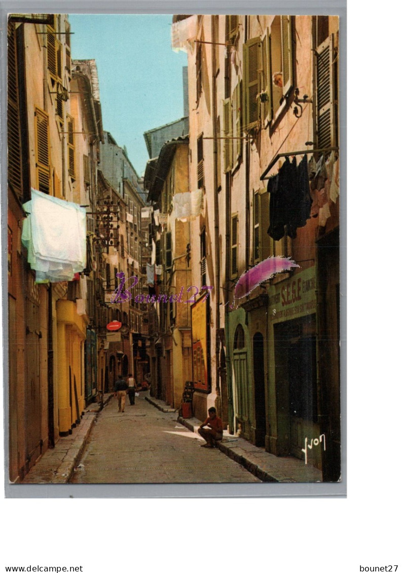 TOULON 83 - Une Rue De La Vieille Ville  - Toulon