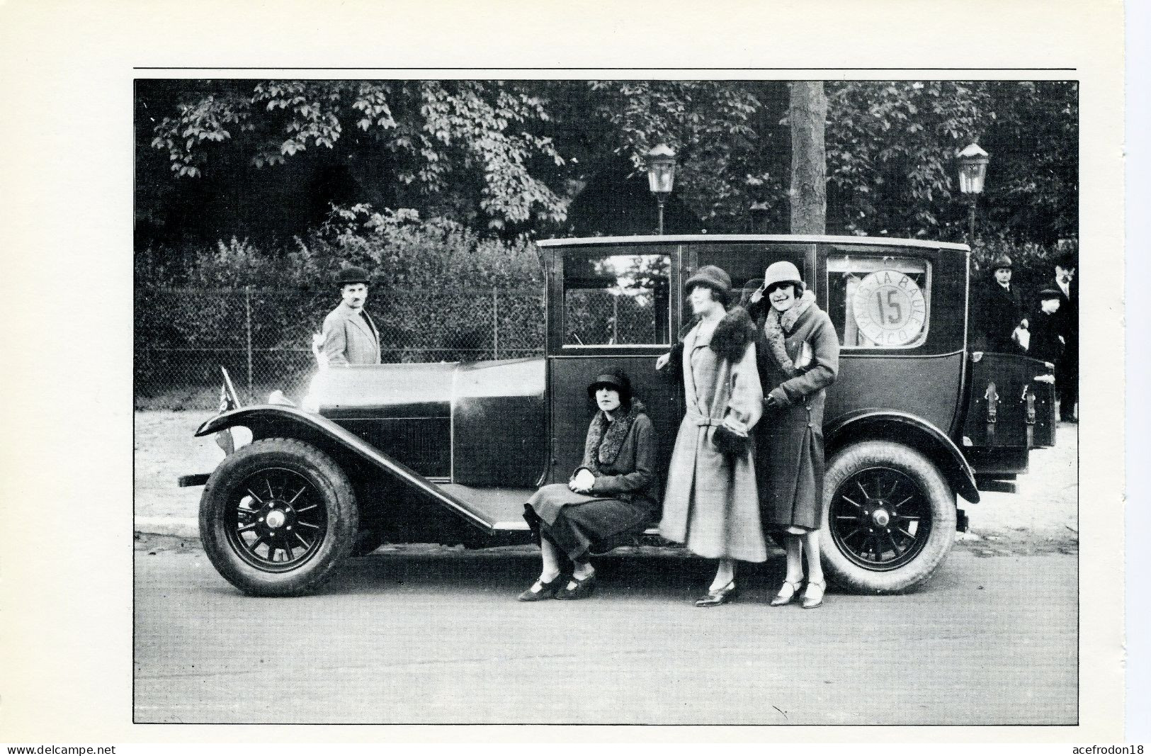 Limousine Talbot 12 HP Et Son Gracieux équipage En 1926 - Automobiles