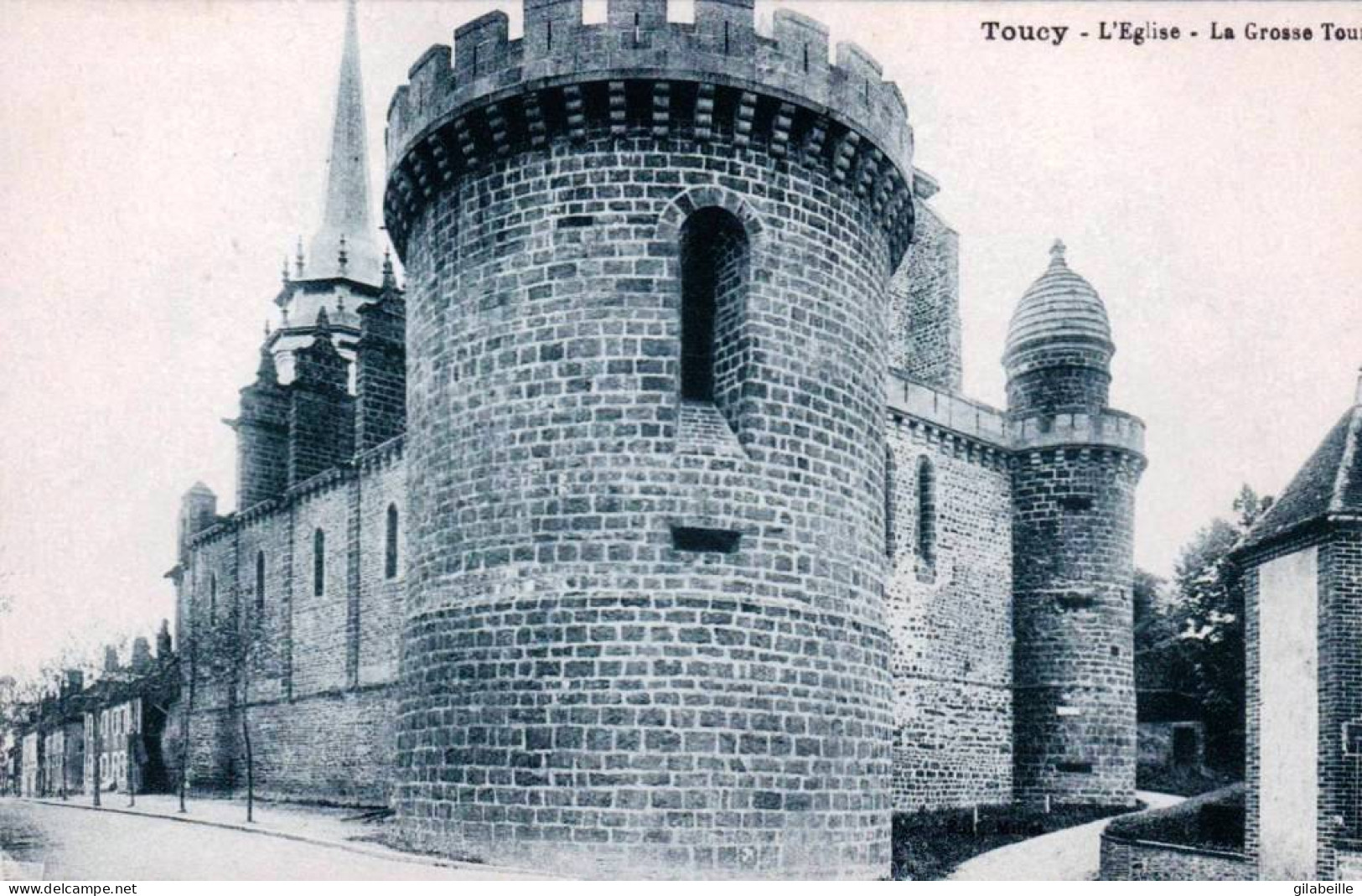 89 -  Yonne -  TOUCY -   L'église - La Grosse Tour - Toucy