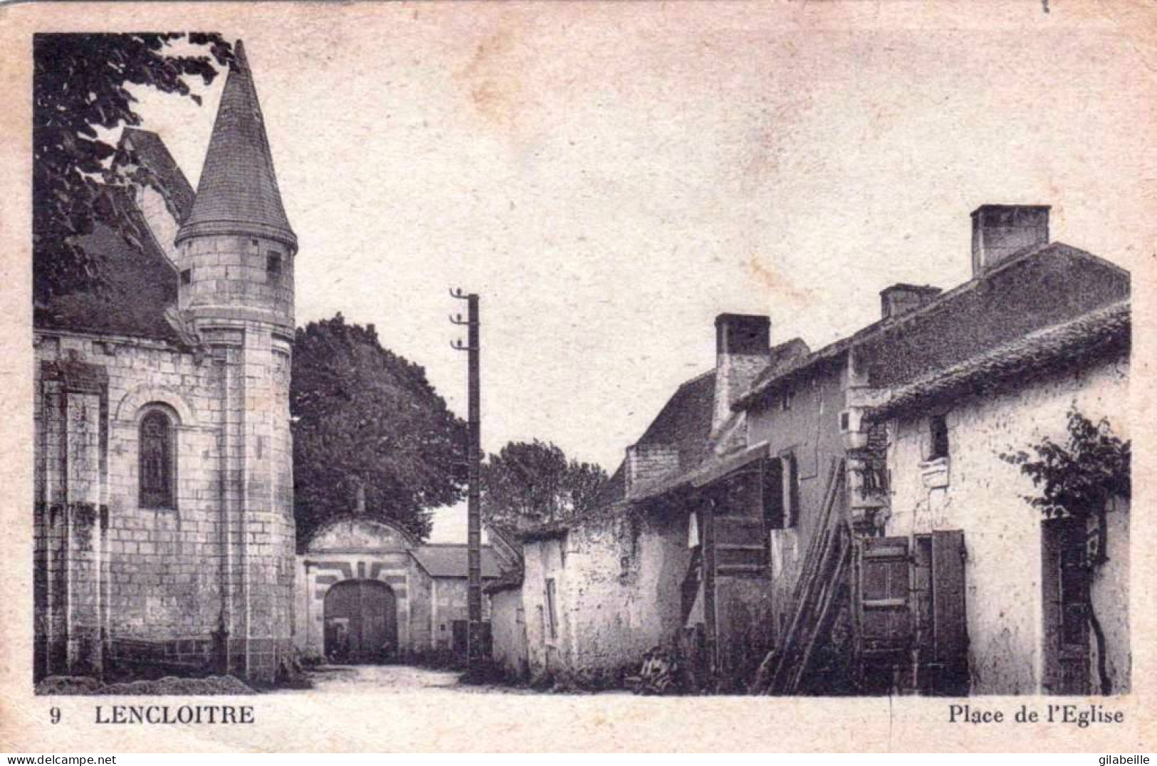 86 - Vienne - LENCLOITRE -  Place De L'église - Lencloitre