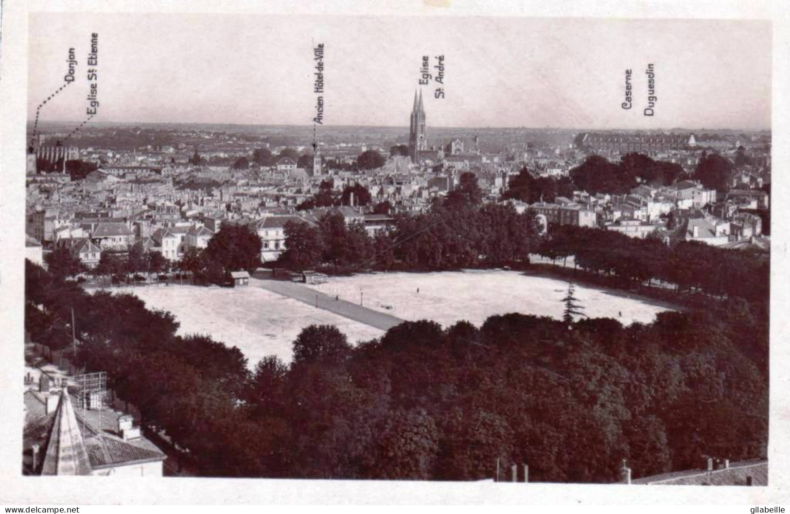 79 - Deux Sevres - NIORT  -  Vue Generale Et Place De La Breche - Niort