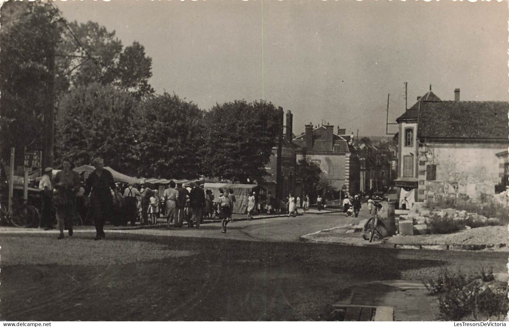 FRANCE - Aillant S/ Tholon (Yonne) - Vue Sur Le Marché - Vue Générale - Animé - Carte Postale Ancienne - Aillant Sur Tholon