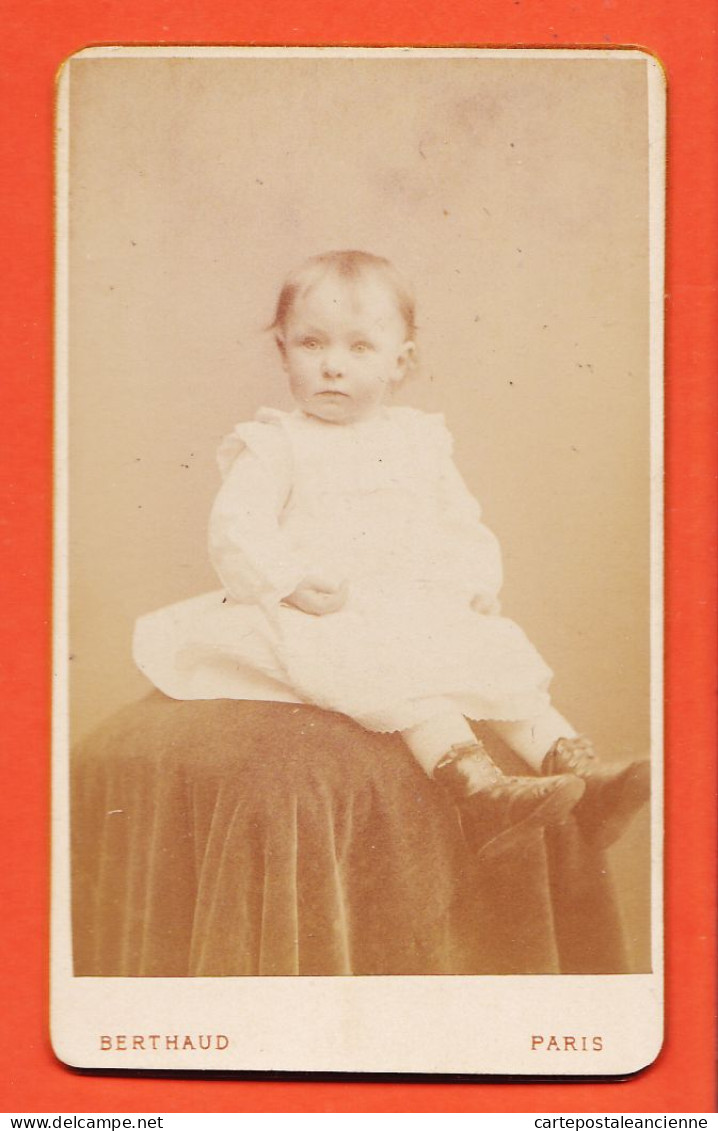 10485 / ⭐ Photo CDV PARIS IX ◉ Bébé Assis ◉ Photographie 1900s BERTHAUD  9 Rue CADET - Anonymous Persons