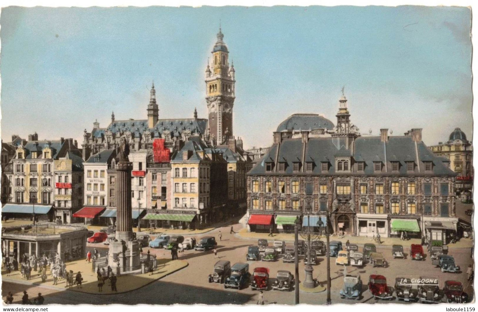 NORD LILLE : LA PLACE DU GENERAL DE GAULLE - ANIMATION AVEC NOMBREUSES ANCIENNES VOITURES - CIRCULEE - Lille