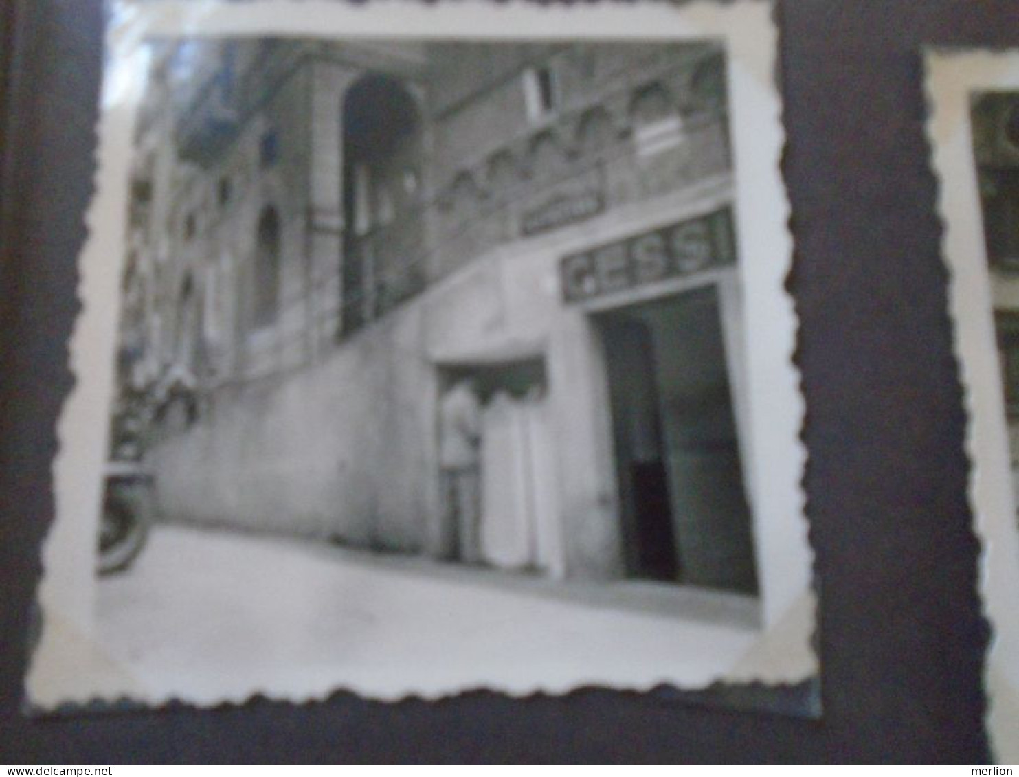D202121   Old Photos  ITALIA 1930's Pasticceria Cessi - Liguria? Veneto? To Identify  - Outside Pissoir -Pissing Man - Europe