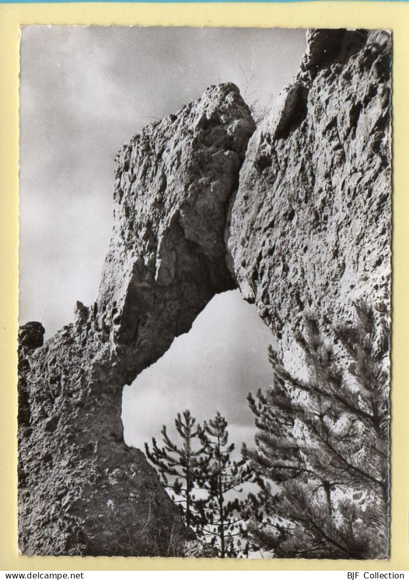 48. Images Lozériennes De Roger CLAVEL / Porte Des Fées Près De Mende / CPSM (voir Scan Recto/verso) - Gorges Du Tarn