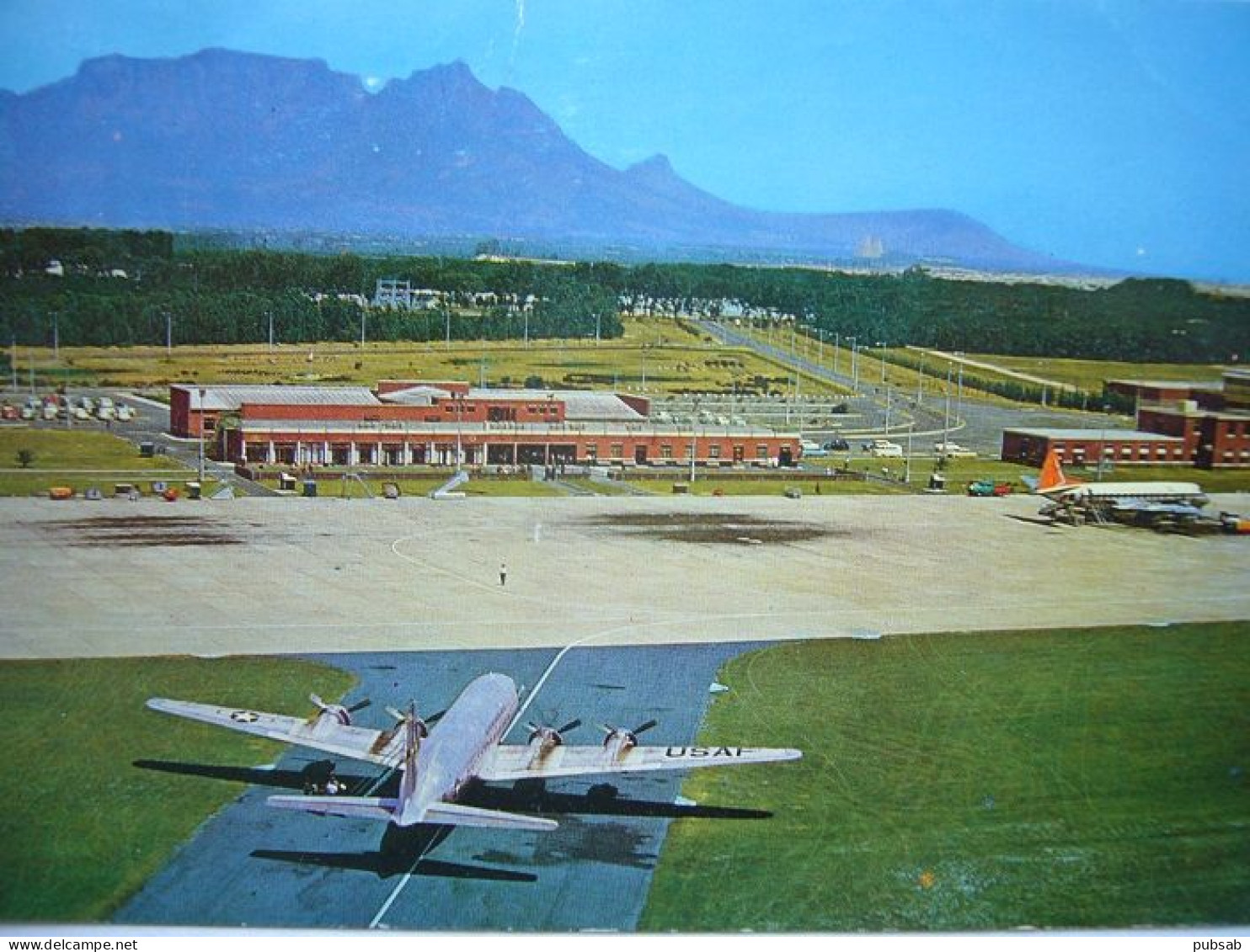 Avion / Airplane / US AIR FORCE / Douglas DC-6 / Seen At Malar Airport, Cape Town / Flughafen / Aéroport - 1946-....: Era Moderna