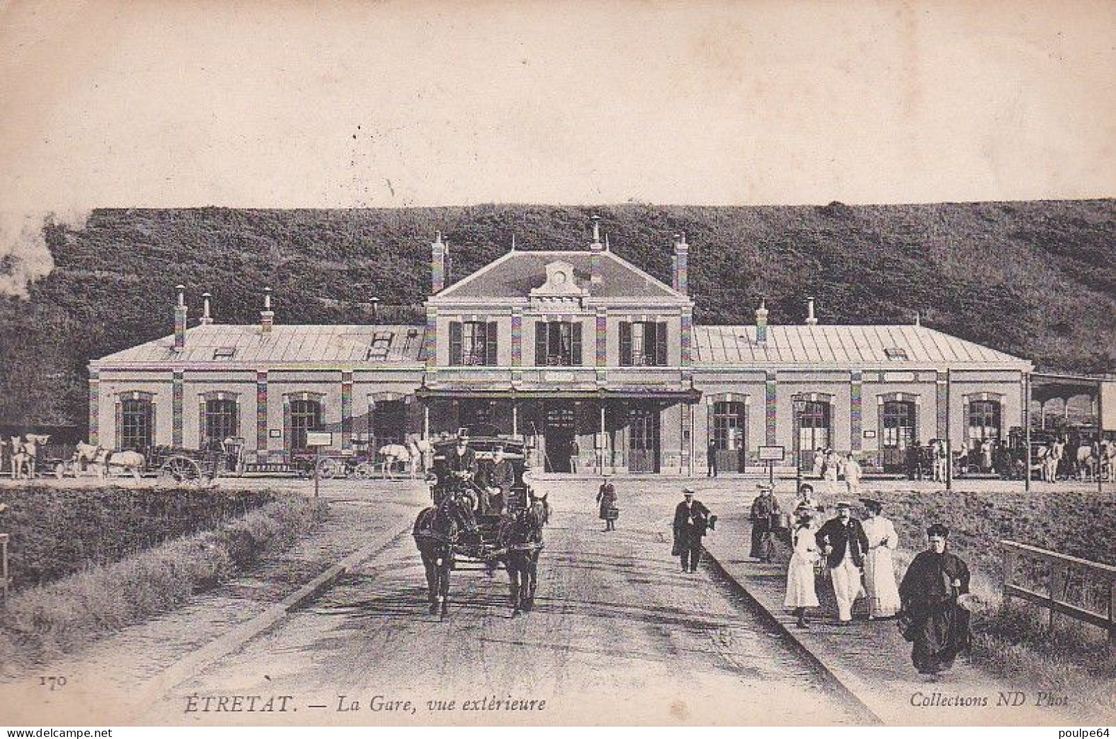 La Gare : Vue Extérieure - Etretat