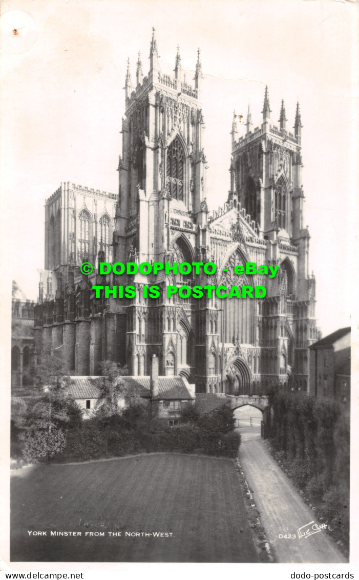 R487961 York Minster From The North West. D423. Walter Scott. RP - Welt