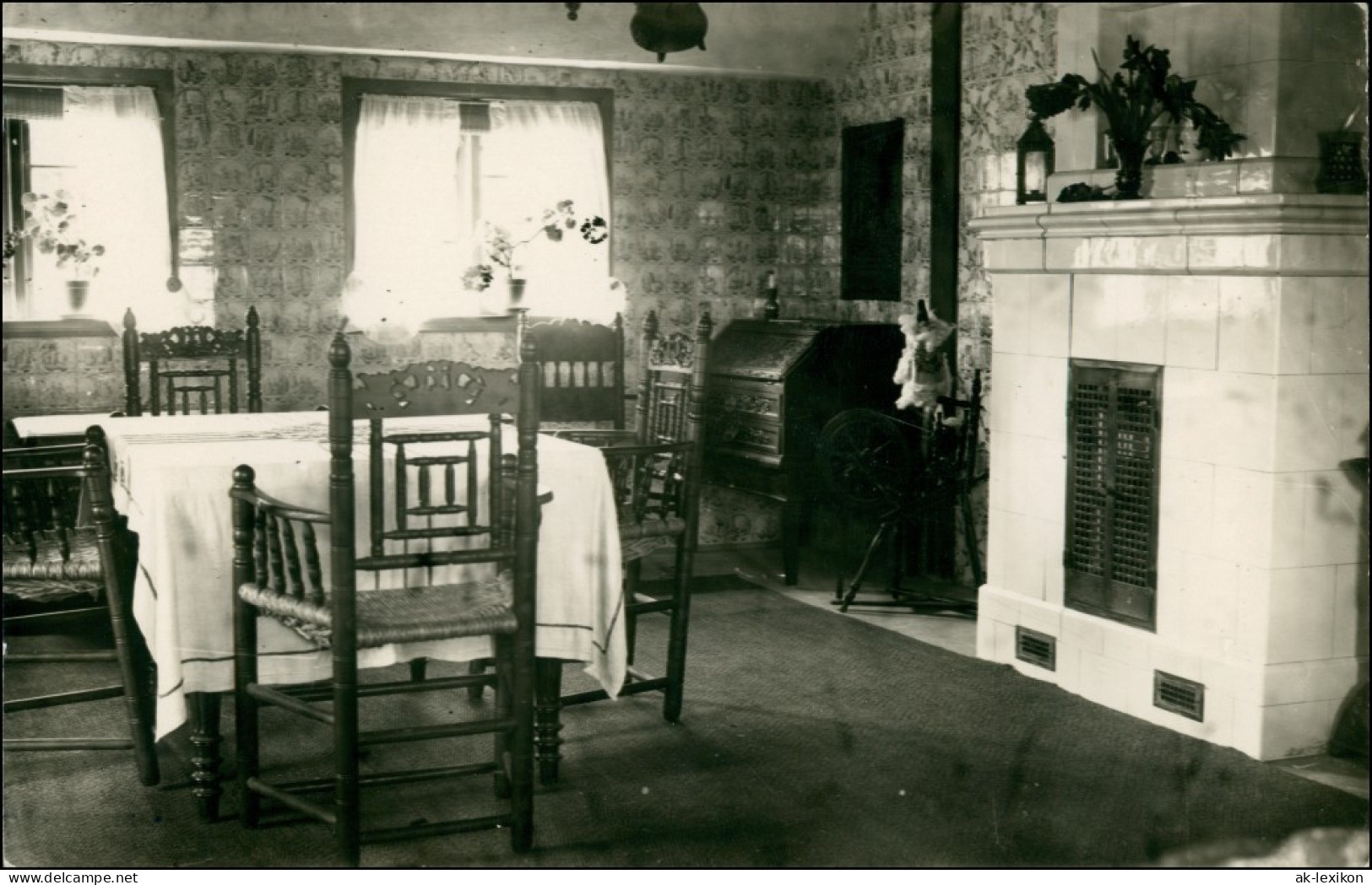 Ansichtskarte  Wohnungen, Zimmer Innenansichten Wohnstube - Kachelofen 1923 - Unclassified