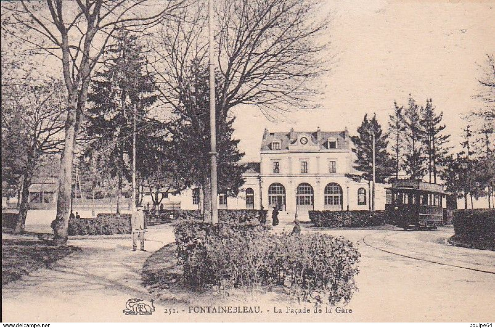 La Gare : Vue Extérieure - Fontainebleau