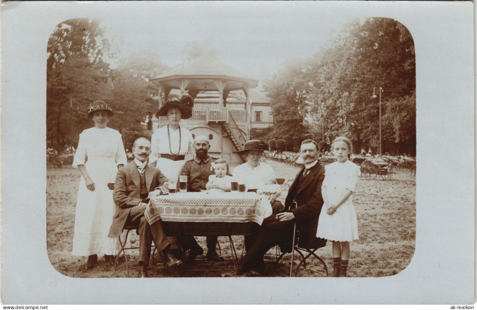 Foto  Feine Herrschaften Am Gartentisch - Pavillon 1914 Privatfoto - Portraits