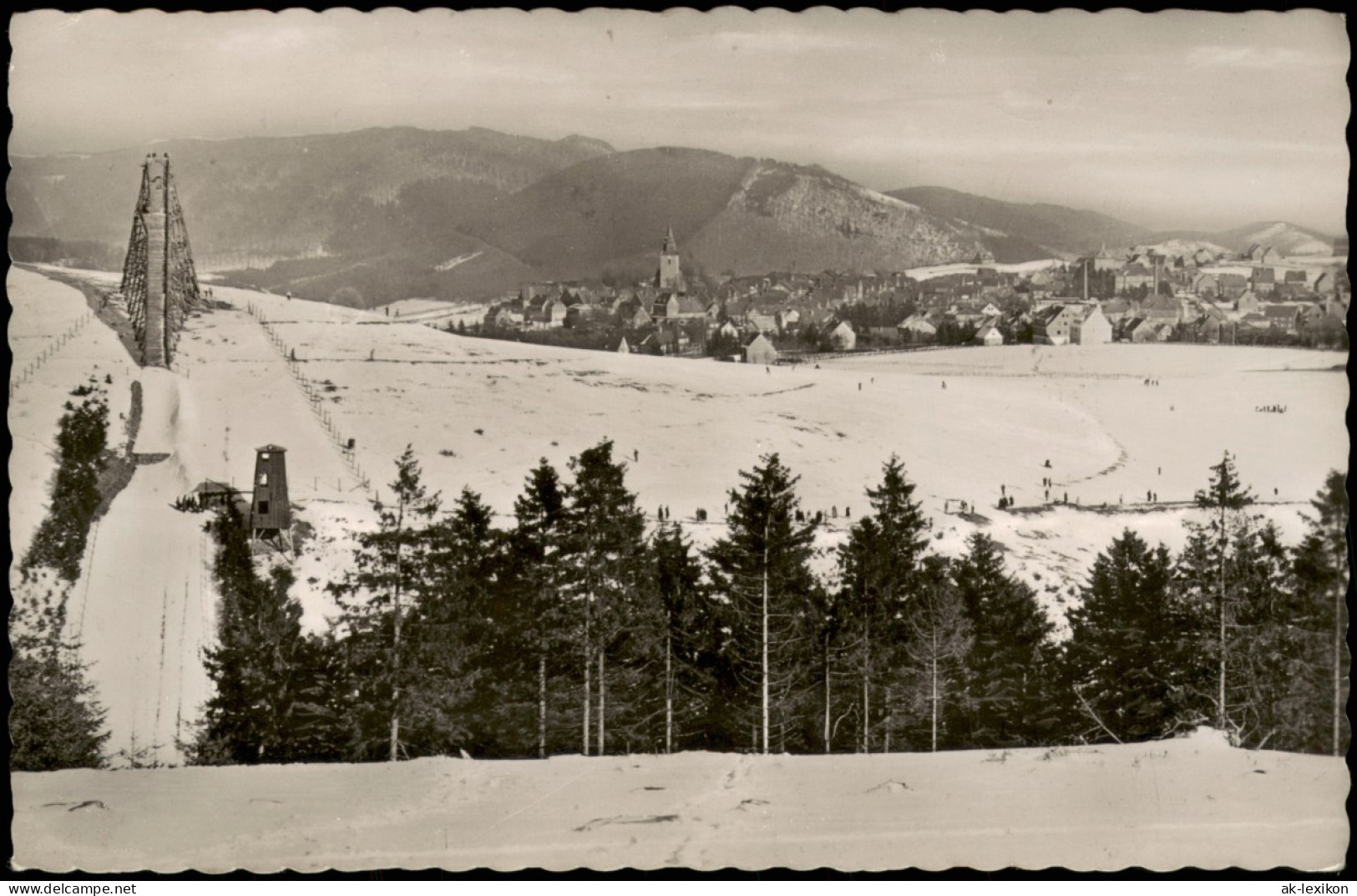 Ansichtskarte Winterberg Stadt Und Sprungschanze Im Winter 1954 - Winterberg