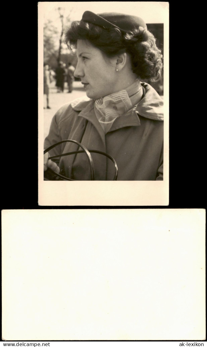 Menschen Soziales Leben Frauen-Foto; Frau Mit Hütchen 1960 Privatfoto Foto - Personnages