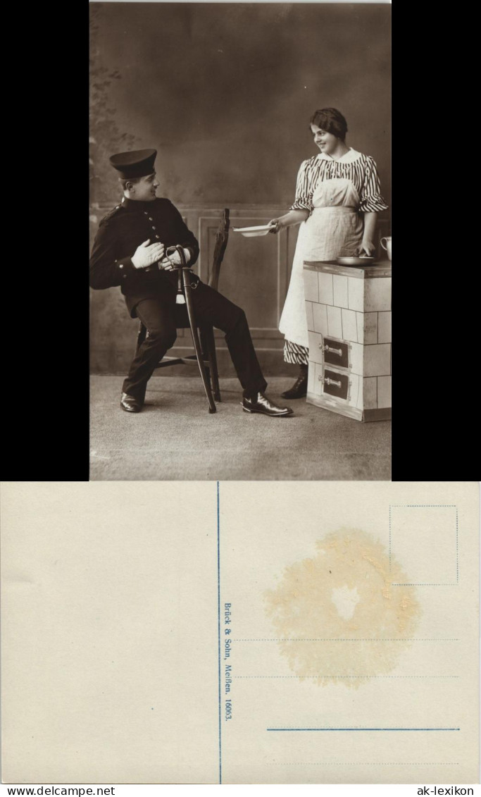 Frau Bietet Soldat Essen An - Atelierfoto Brück Sohn Meißen 1916 - Guerre 1914-18